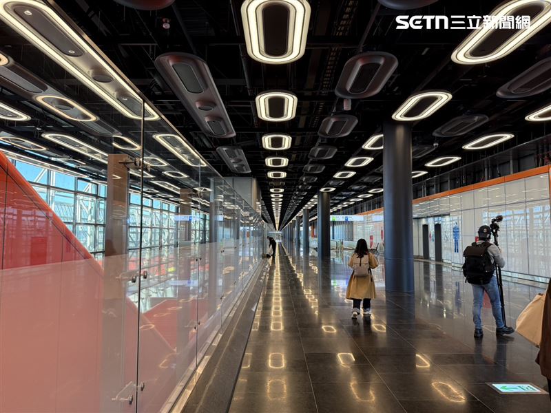 桃機表示樓上入境廊廳將在試營運期間陸續啟用。（圖／記者李育道攝影）