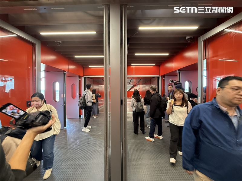 D14L、D14R有MARS設計，一次可停兩台小飛機或是大台飛機，讓運量更能有效率提升。（圖／記者李育道攝影）