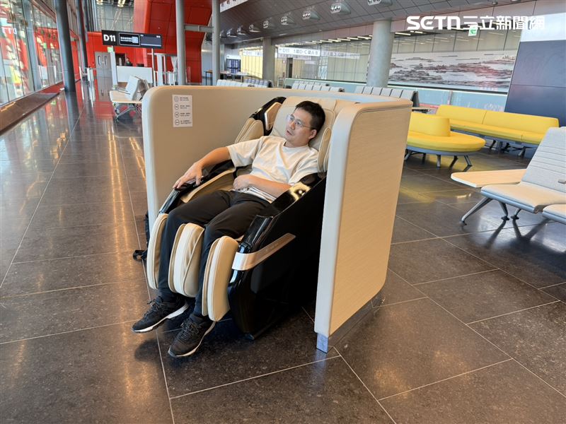 北登廊廳候機室皆設有「免費按摩椅」一次療程約5分鐘。（圖／記者李育道攝影）