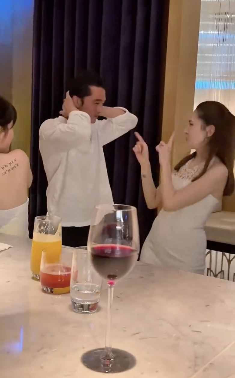 許瑋甯與邱澤喝開了，距離越來越靠近。（圖／翻攝自IG）