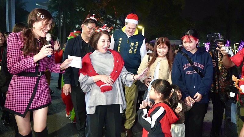 2025屏東聖誕節打造南台灣最大聖誕村，百年屏東公園一秒走進北國童話。（圖／屏東縣政府提供）