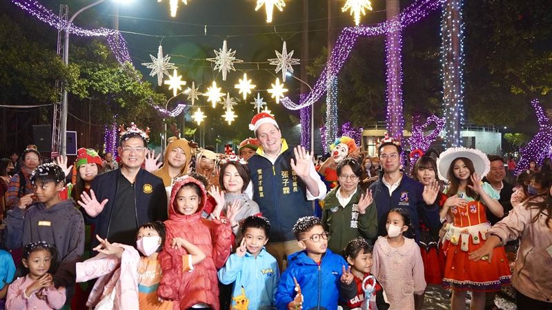 2025屏東聖誕節打造南台灣最大聖誕村，百年屏東公園一秒走進北國童話。（圖／屏東縣政府提供）