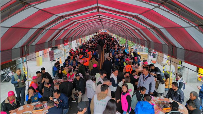 「千人封街搓湯圓」為永靖謝平安最經典活動，「平安宴」代表「呷平安」