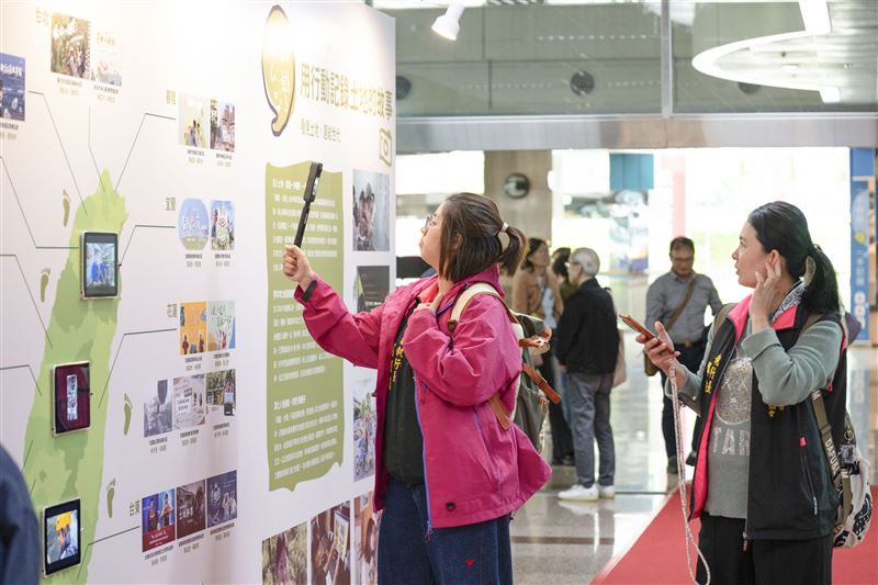 來自全台各鄉鎮的蹲點社區夥伴特別北上，為蹲點團隊加油打氣
