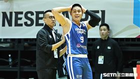 男籃世界盃亞洲區資格賽，台灣隊後衛陳盈駿被吹技術犯規。（圖／記者劉彥池攝影）