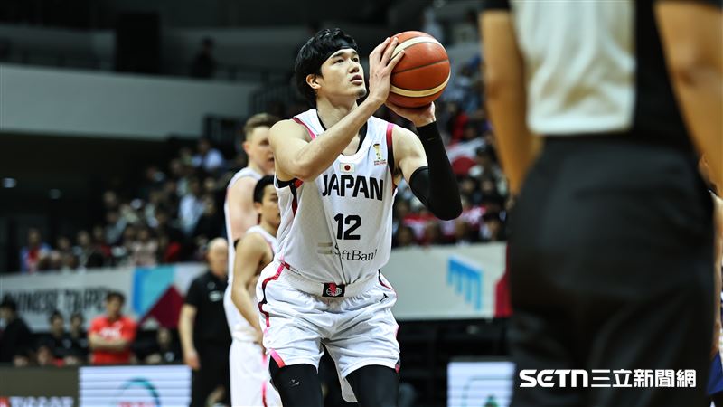 男籃世界盃亞洲區資格賽，日本隊小前鋒渡邊雄太執行罰球。（圖／記者劉彥池攝影）