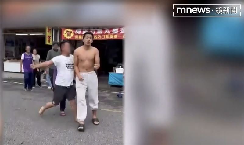 大哥高聖文、高國強與高國豪在宜蘭蘇澳某餐廳前爆發肢體衝突。（圖／翻攝鏡新聞）