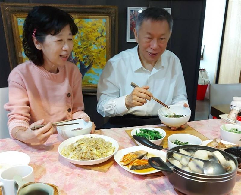 陳佩琪說，和柯文哲吃飯聊天，最常聊的話題還是官司和時事。（圖／翻攝自陳佩琪臉書）