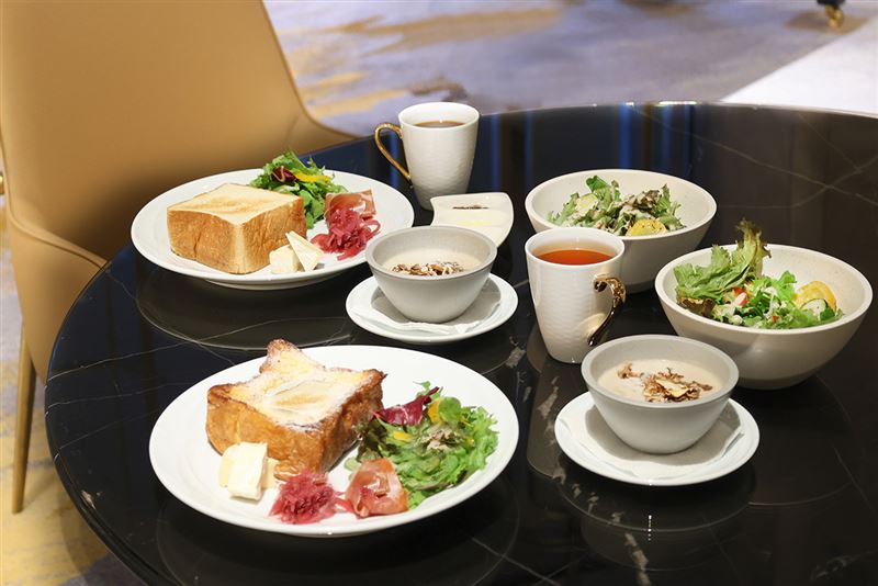 台北漢來大飯店貼心安排2026年1月1日跨年狂歡翌日不必早起吃早餐，舒眠睡飽再享用位於一樓的大廳酒廊雙人早午套餐(價值$2,240)。（圖／飯店旅宿業者提供）