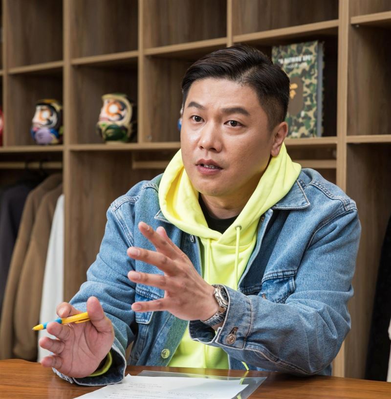 美而快國際股份有限公司創辦人、董事長廖承豪被控毆打計乘車運將，訊後諭令100萬交保。（圖／翻攝自美而快公司官網）