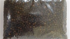 「小磨坊國際貿易股份有限公司」報驗的越南黑胡椒粒，檢出殘留農藥三賽唑。（圖／食藥署提供）