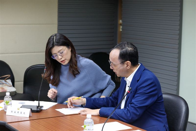 國民黨智庫「國家政策研究基金會」2日召開董事會，前主席朱立倫卸任董事長，由黨主席鄭麗文接任。（圖／朱辦提供）