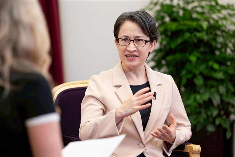 副總統蕭美琴接受美國媒體「戰情室」（War Room）節目專訪。（圖／總統府提供）