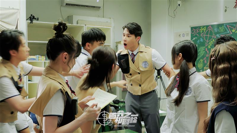 宋偉恩拍攝現場暴怒，激動怒吼嚇哭「未來少女」。（圖／映底子國際傳媒股份有限公司提供）