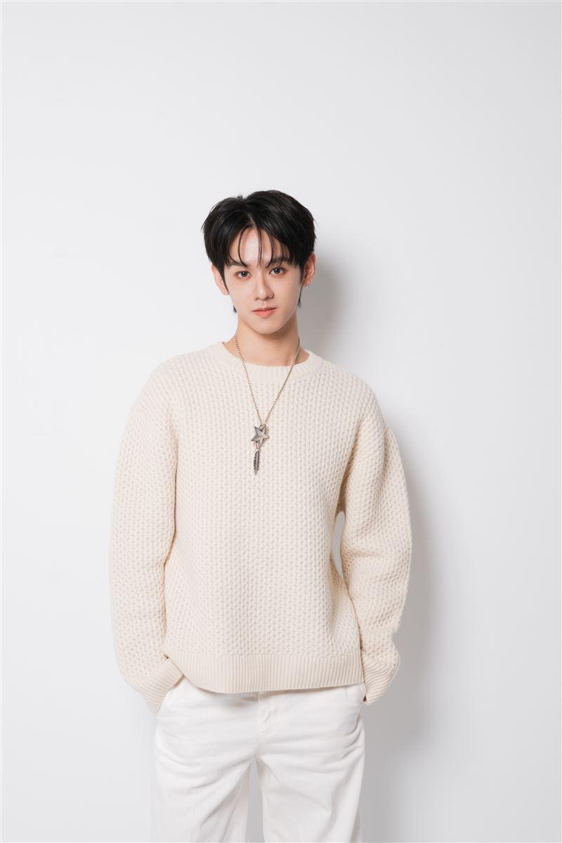 洪暐哲將為「2026雄嗨趴」帶來深情歌聲與熱力唱跳，用滿滿能量點燃全場。（圖／年代提供）