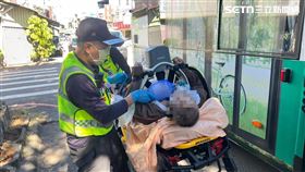 公車,豐原客運,煞車,老翁,摔倒,無生命跡象,命危,台中（圖／翻攝畫面）