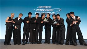 洪暐（左起）李定、羅章恩、洪言翔、陳峻廷、張哲偉、葛兆恩、Nelson紀成澔、Martin王智騫、Kenji范麒智。（圖／三立）