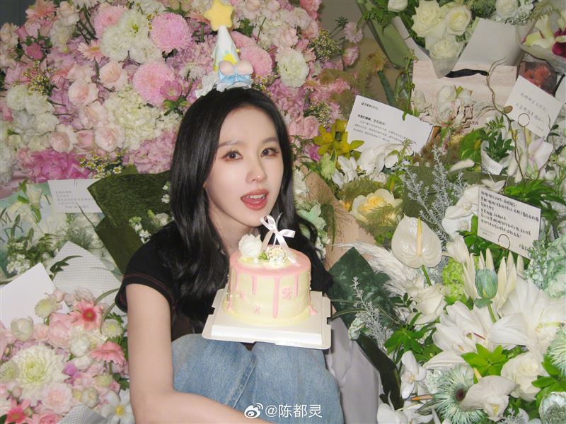 美國靈媒透露，陳都靈現在很危險。（圖／翻攝自微博）