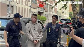 ▲自稱是「南萬華教父」高寶勝義子的徐姓男子(平頭)，與共犯王姓男子（光頭），在台北市萬華砍斷天道盟大哥「黑狗」腳筋。（圖／記者楊佩琪攝）
