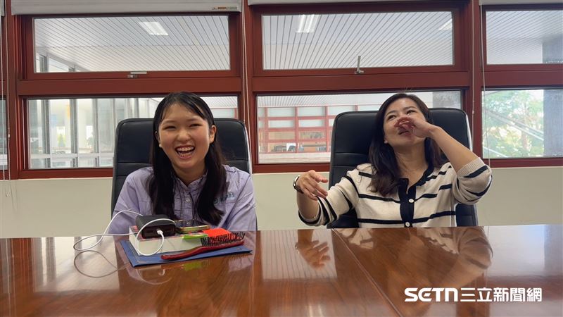 芯蘋坦言，對於父母的離異，她並不感到自卑或困惑，反而抱持豁達的態度。她說，自己甚至覺得「離得好啊」且是「及時止損」，認為這樣反而能讓每個人活得更自在，避免了不必要的矛盾與痛苦。（圖／記者張雅筑攝）