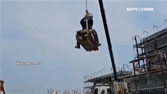 工人坐吊臂玩命嬉戲　勞動部勒令部分停工