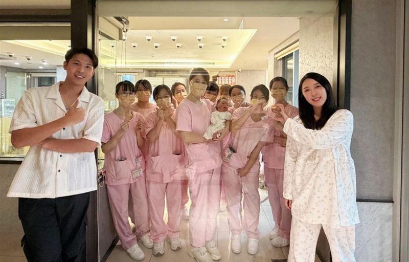 蔡頤榛進月中後就出現「媽媽手」，靠月中護理團隊專業指導，減輕她身心壓力。（圖／蔡頤榛提供）