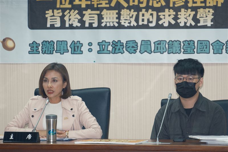 受害青年Kevin以「先買後付」、商品貸和中古車貸款等方式，透過高手續費、高利息、高違約金，向借款人變相放高利貸。（圖／記者楊士誼攝影）