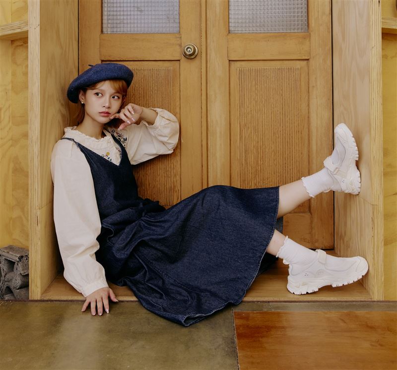 SKECHERS瑪莉珍-文藝氣息。（圖／品牌業者提供）