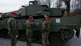 德國總理梅爾茨，欲將德軍打造為歐洲最強大的傳統部隊。（圖／美聯社／達志影像）