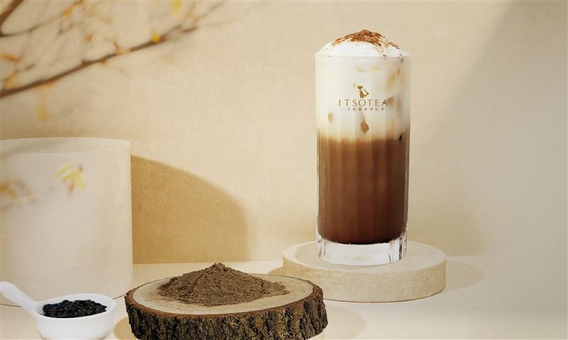 烏吉焙茶拿鐵。（圖／品牌業者提供）