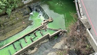 獨／五重溪變巴斯克林河　環保局追查中