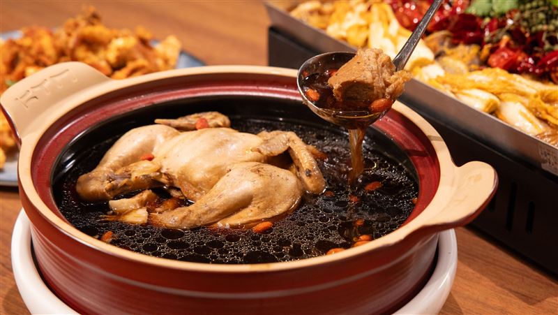 要預訂！饗賓開賣黑蒜雞湯、龍蝦兩吃