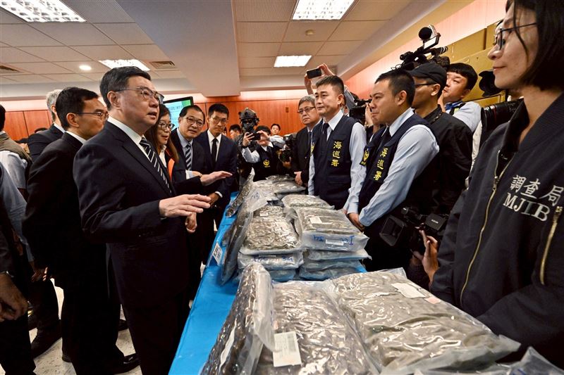 行政院長卓榮泰今(2)日出席114年「第13波安居緝毒暨重大毒品案件」成果記者會。（圖／行政院提供）