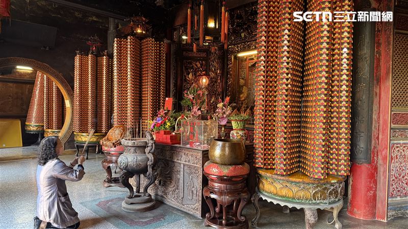 高姓女子明年將連續10年續點「財運亨通斗」斗首，累積點燈金額達500萬元。（圖／非新聞當事人／翻攝畫面）