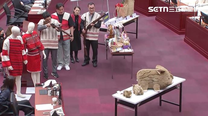 蔣萬安議會持槍射山豬！議員：麻煩帶走