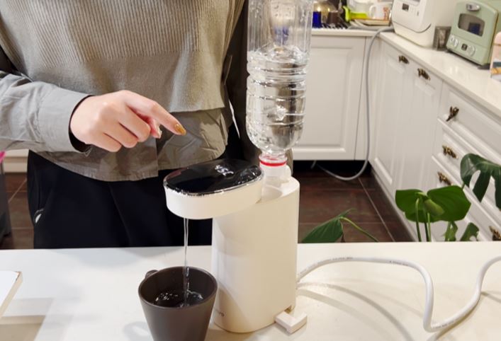 迷你智能瞬熱飲水機能即時提供指定溫度飲水，且不占用過多空間。（圖／品牌業者提供）