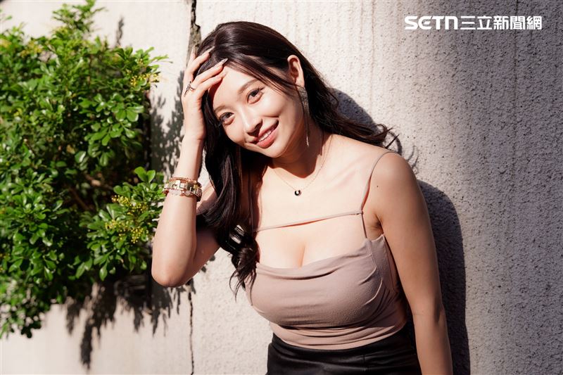 祈錦鈅接受三立新聞網專訪，分享演藝生活近況。（圖／記者趙于瑩攝影）