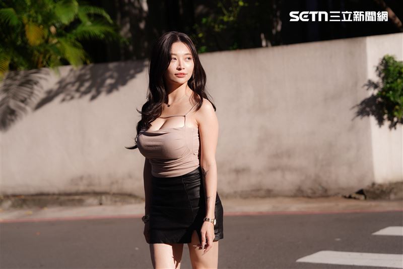 祈錦鈅接受三立新聞網專訪，分享演藝生活近況。（圖／記者趙于瑩攝影）