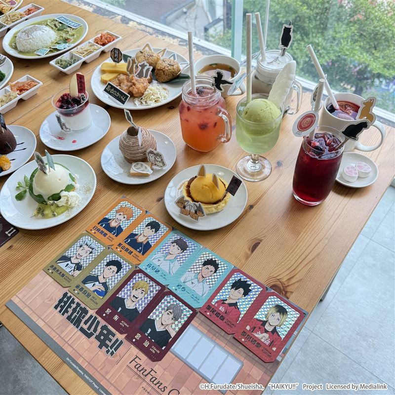 以動畫中五大人氣高校為設計主軸，打造系列主題餐點。（圖／主辦單位提供）