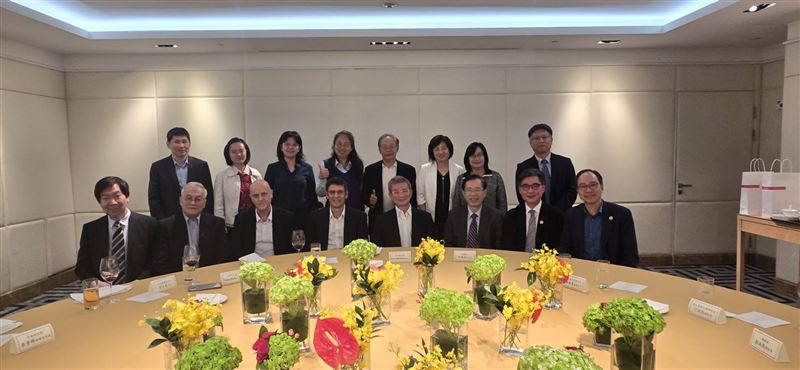 2019年諾貝爾物理學獎得主，系外行星之父迪迪埃・奎洛茲（Didier Queloz）快閃台北。大讚台灣紀錄片《野性濕地》拍出守護地球的力量。（圖／方偉達教授提供）