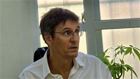 2019年諾貝爾物理學獎得主，系外行星之父迪迪埃・奎洛茲（Didier Queloz）快閃台北。大讚台灣紀錄片《野性濕地》拍出守護地球的力量。（圖／方偉達教授提供、翻攝自台灣紀錄片《野性濕地》預告YT） 