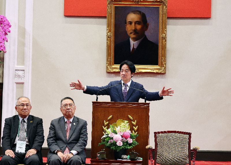 賴總統致詞時表示，身為總統有3大使命，第1是要讓國家更安全，第2就是發展經濟，第3則是要照顧好人民