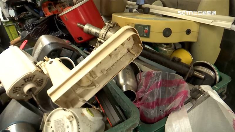 黃員送殘值僅32元的舊電鍋給一名拾荒婦人遭判刑。（圖／翻攝畫面）