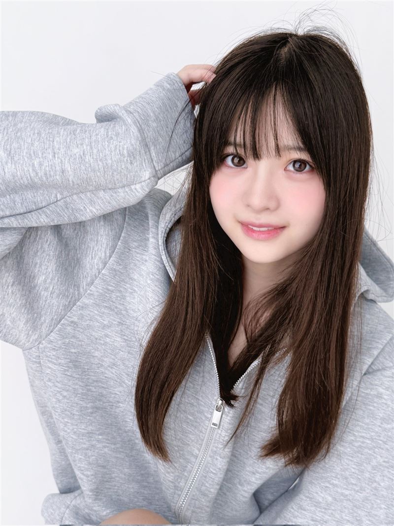 井上桃是出身自北海道的美少女，卻也對那塊養育她長大的土地感到厭倦，於是她來到東京出道拍AV。（圖／翻攝自井上桃Ｘ）