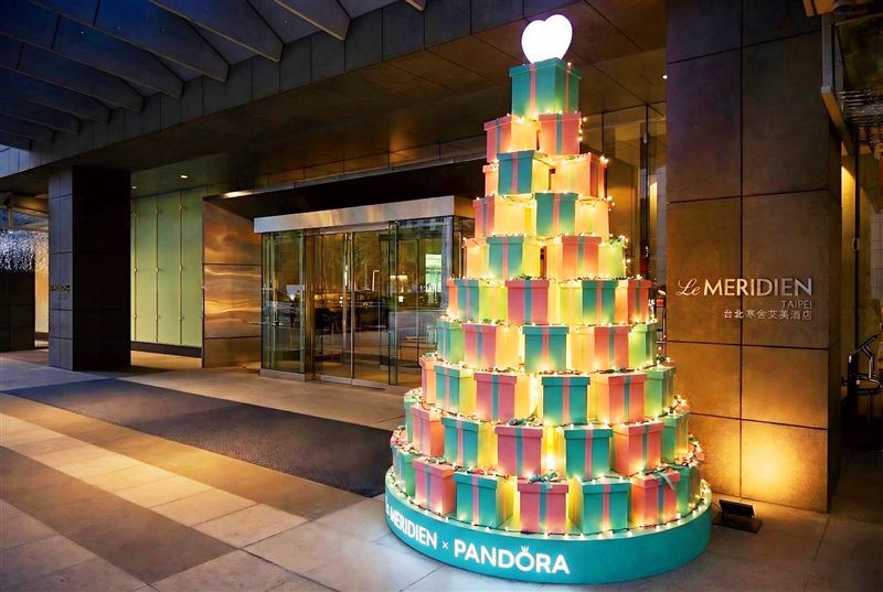 台北寒舍艾美酒店聖誕藝術裝置。（圖／飯店旅宿業者提供）