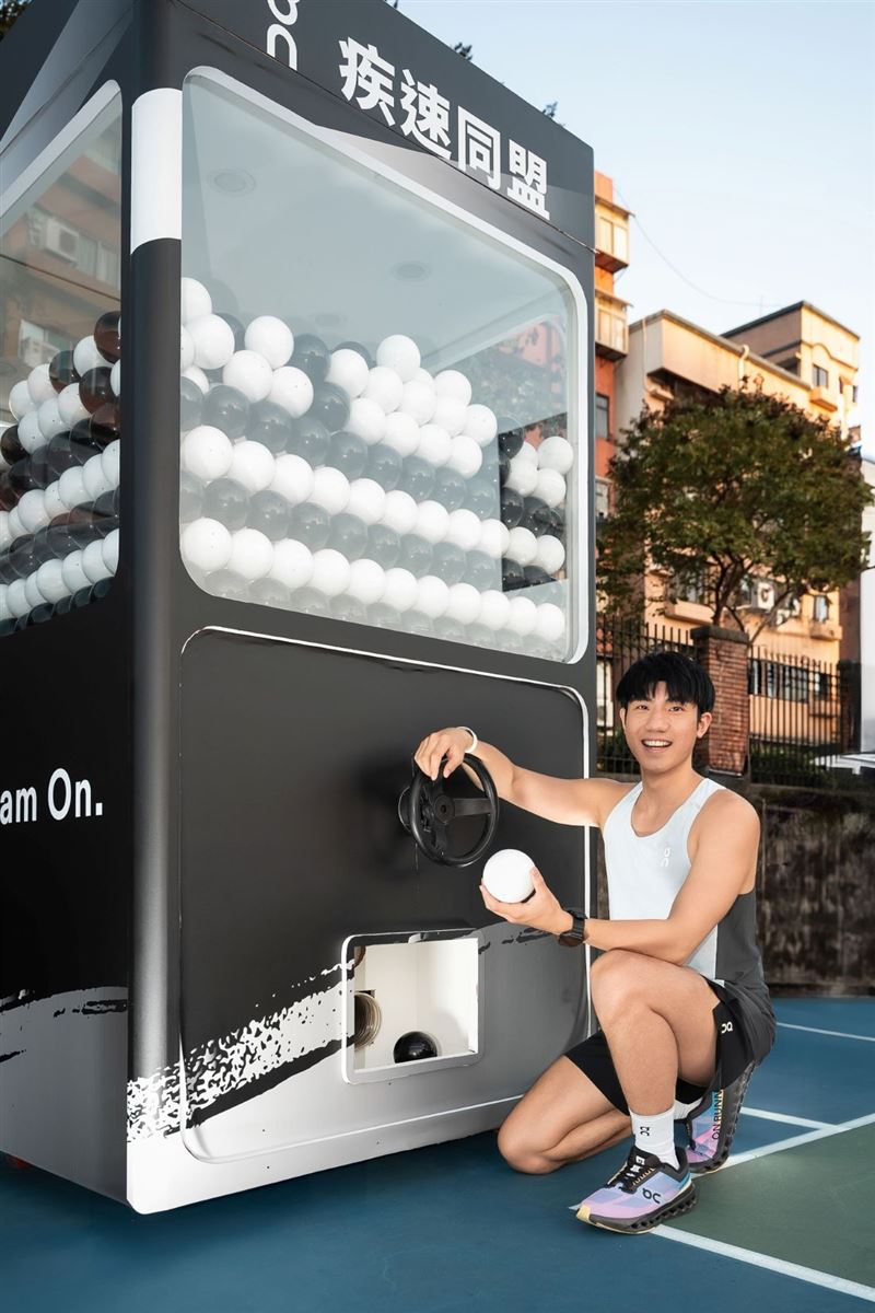 On昂跑舉辦台灣首場夜跑嘉年華，吸引超過300名跑者共襄盛舉。從競速賽、補給服務到試穿體驗，打造一場結合運動、娛樂與社群的城市型賽事，展現品牌如何與跑者一起跑、一起夢想。（圖／On昂跑提供）