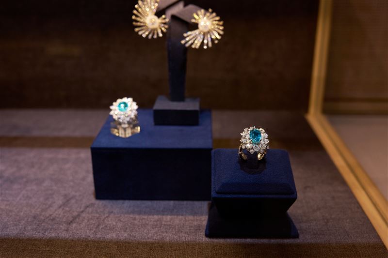 GD權志龍專屬配戴的帕拉伊巴碧璽（Paraiba Tourmaline） 系列。（圖／三立）