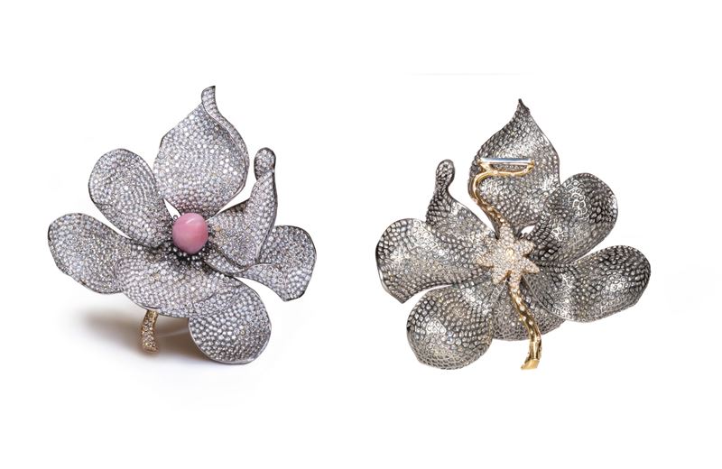 珍稀的孔克珍珠鈦金屬花朵胸針。（圖／豆葉珠寶 Redwood Jewelry提供）