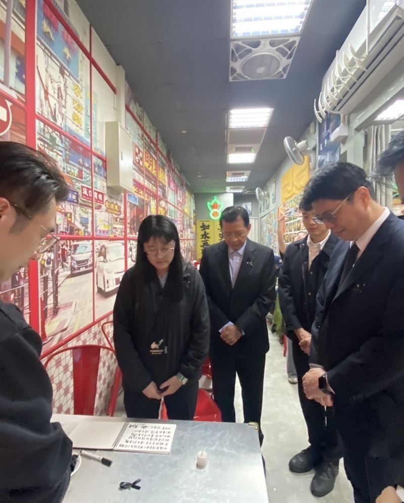 在台灣的香港人因為心繫家鄉，自主在台北市大同區的「九月茶餐廳」設弔唁點。（圖／翻攝自財團法人臺港經濟文化合作策進會網站）