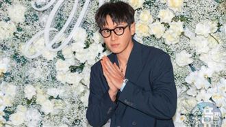 柯震東剛入婚禮會場時，只接受拍照不受訪。